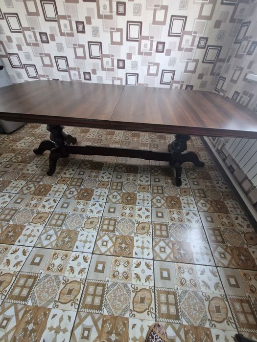 Стол в гостинную