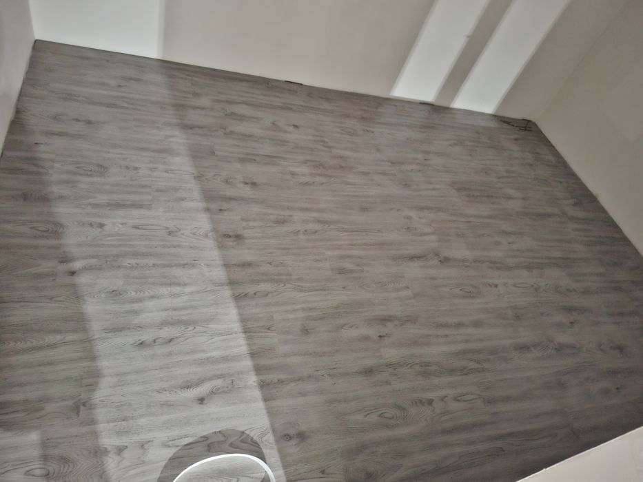 Laminat, tarket teramiz kelishgan xolda