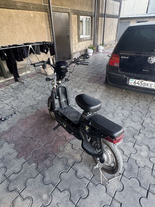 Срочно продам электро скутор 16дм