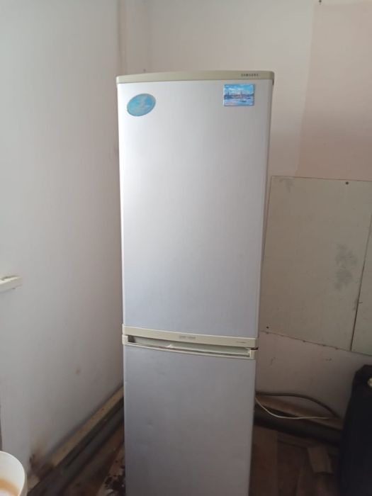 Белый холодильник