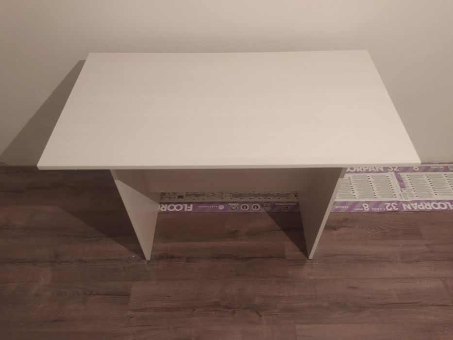 Стол ,          ,,