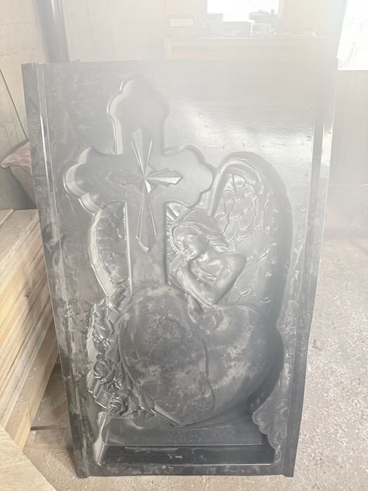 Matrite monument funerar