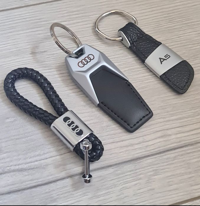 Breloc-Piele-Logo-Sigla-Emblema-Audi-A3-A4-A5-A6-A7-A8-Q3-Q5-Q7-Sline