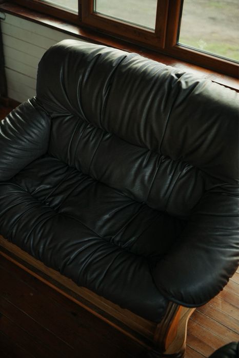 Продавам диван тройка двойка и единица