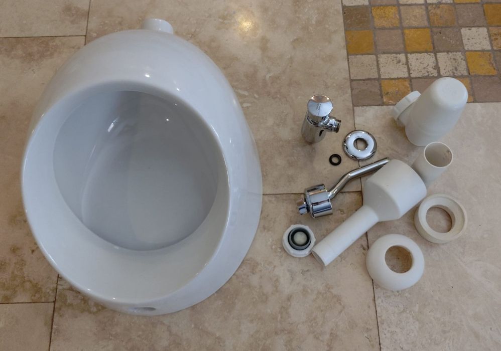 Pisoar cu baterie și sifon