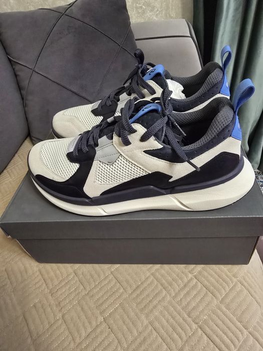 Кроссовки фирмы Ecco. Размеры 43,