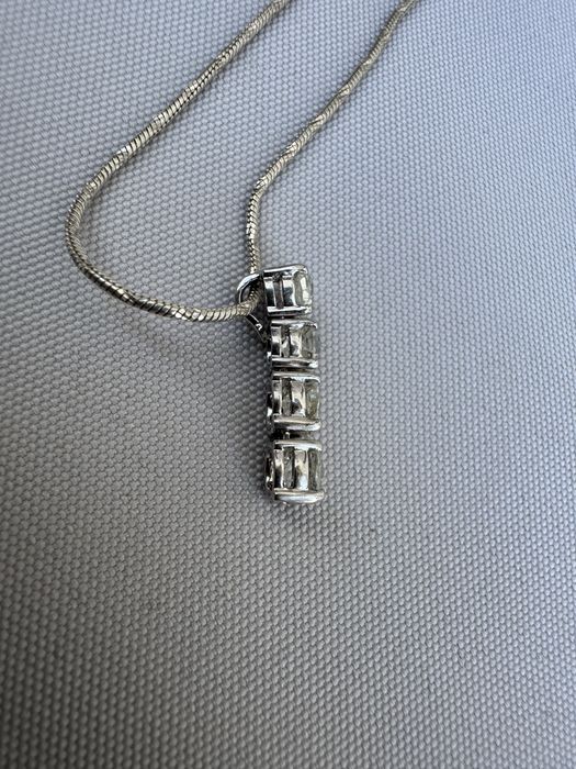 Pandantiv din aur alb si diamante