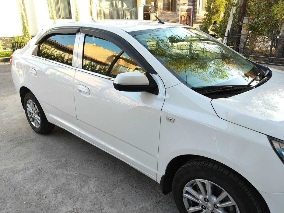 Chevrolet Cobalt 2024, 22 000 км, автомат, идеал ҳолат, ранги оқ