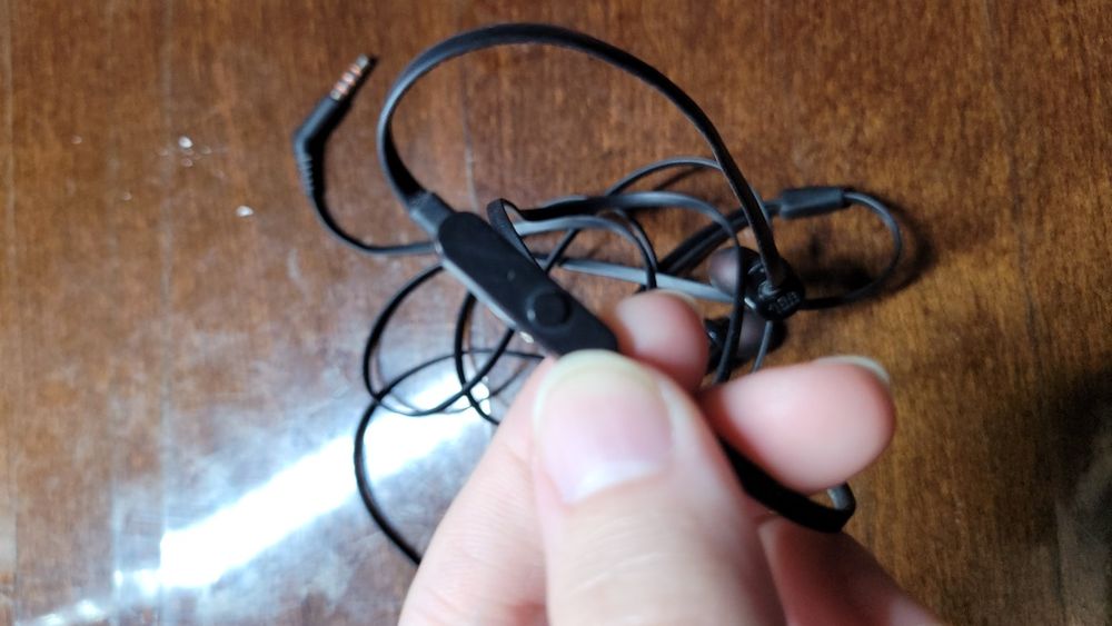 Проводные наушники JBL