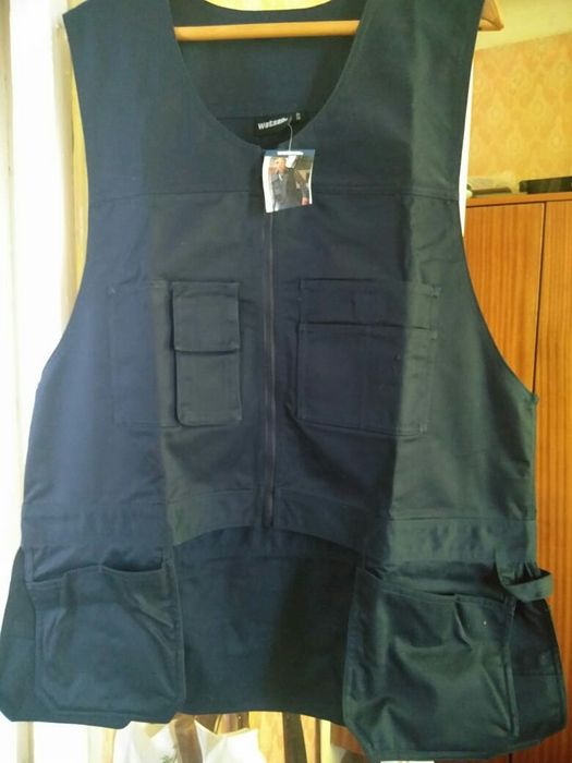 Продам жилетка с карманами для рабочих