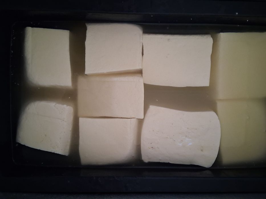 Vând caș și telemea proaspătă de vacă