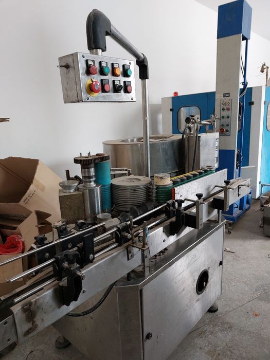 Этикетки клейюущая машина