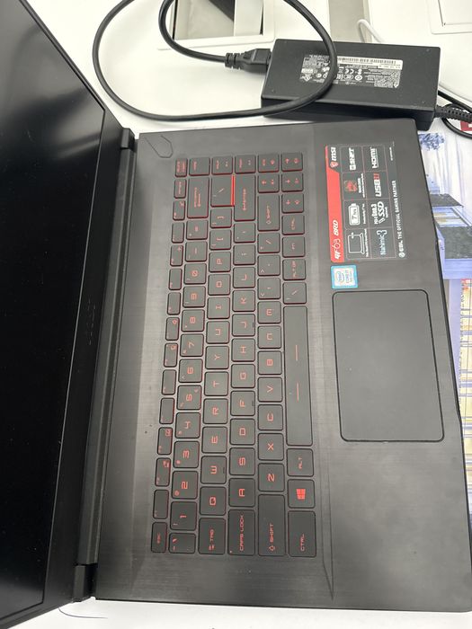 Vand laptop MSI ca nou