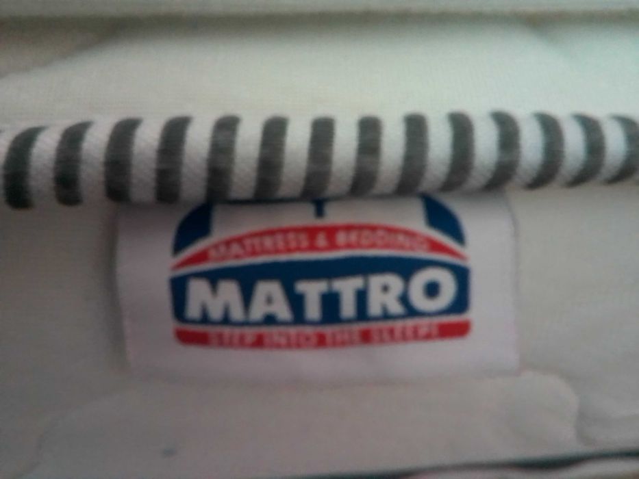 Продавам  двулицев матрак с предпазен калъф