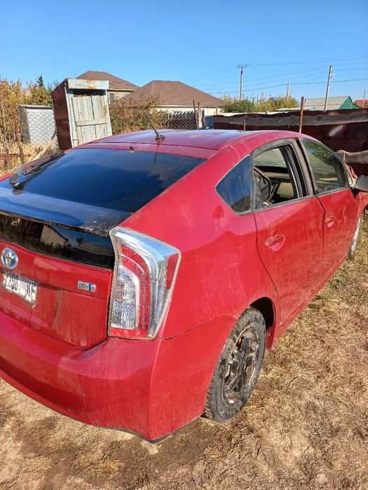 Тойота приус 2012 год