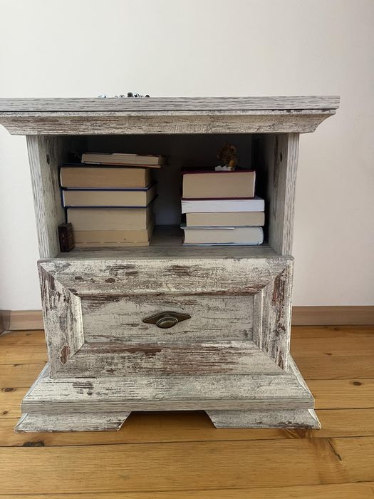 Етажерка стена largo и шкаф 
Ширина-30 см
Височина-40см
Етажерка за ст