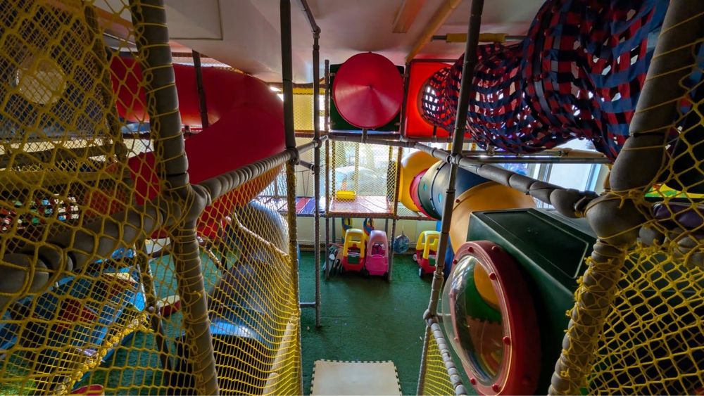 Loc de joacă modular interior – structură metalică