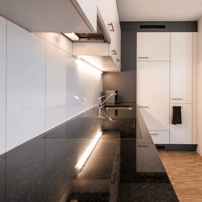 Дава се под наем Двустаен апартамент в София, Център - 60 кв.м за 408 € - Снимка #1