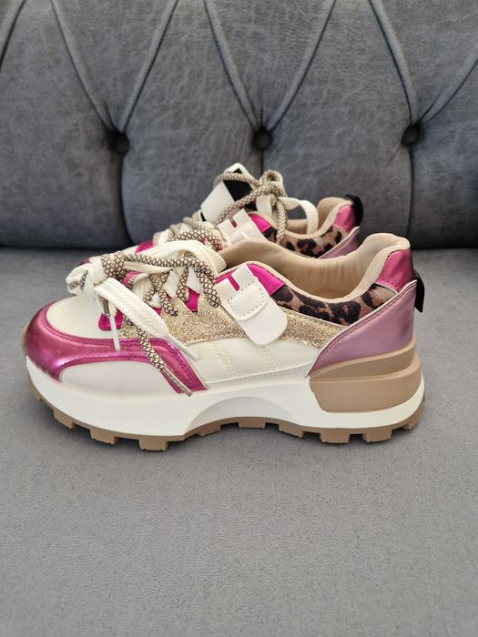 Нови сникърси 37н.