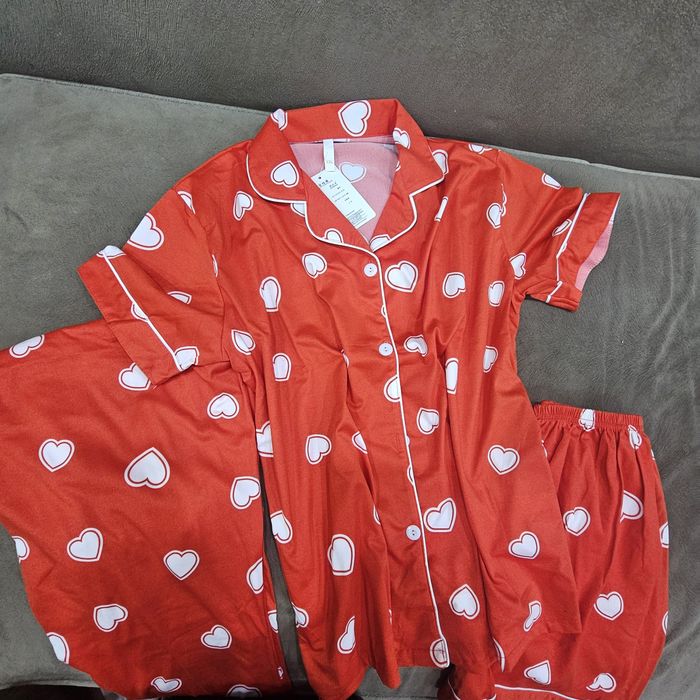 Ayollar pijamasi