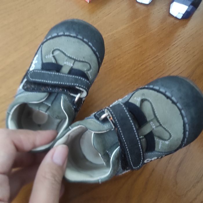 Детскую обувь для первых шагов