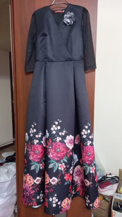 Продам платье красивое.