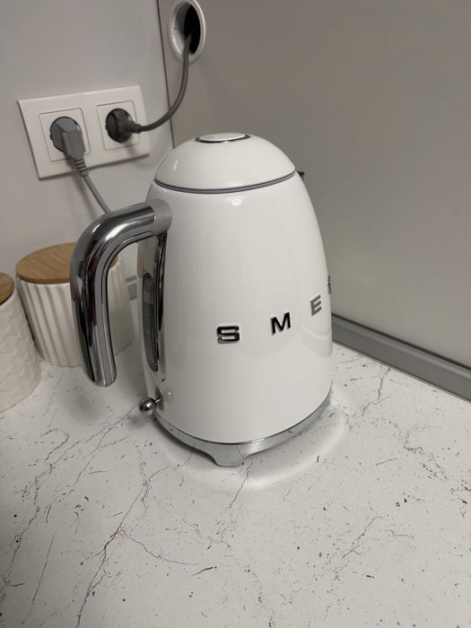 Электрочайник Smeg белый
