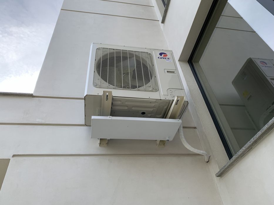 Касетъчен климатик Gree, 42000 BTU — комплект (вътрешно + външно тяло)
