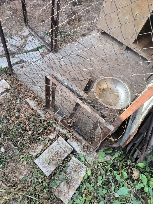 Вольер с будкой крепление для чашек