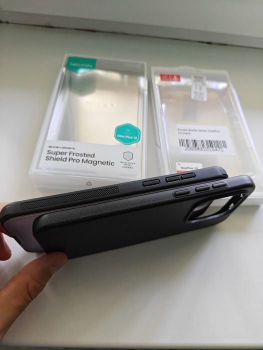 Чехолы для OnePlus 15 Nillkin и Sandstone