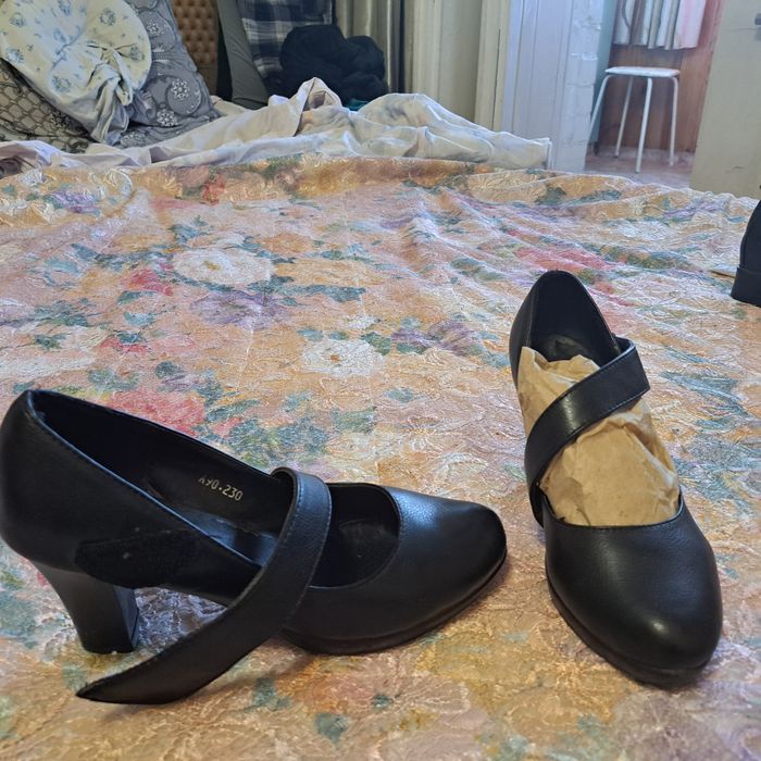 Продам туфли черные с пряжкой