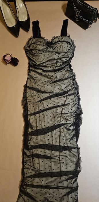 Дълга дантелена рокля