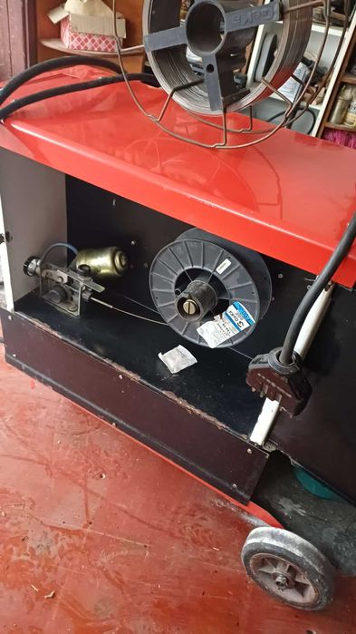 Трансформаторен трифазен МИГ-МАГ заваръчен апарат Редко