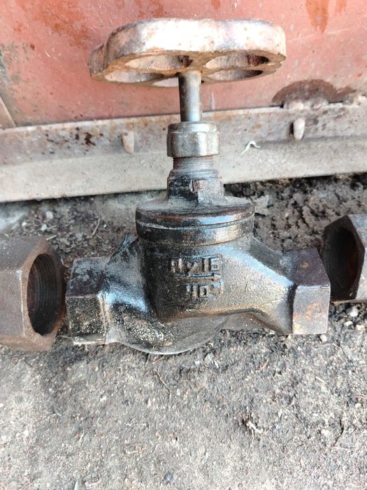 Вентиля чугунные.