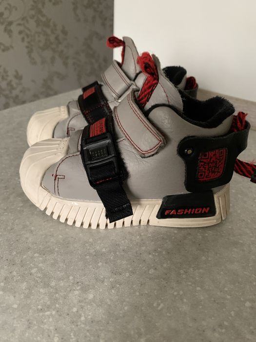 Продам детские ботинки демисезонные