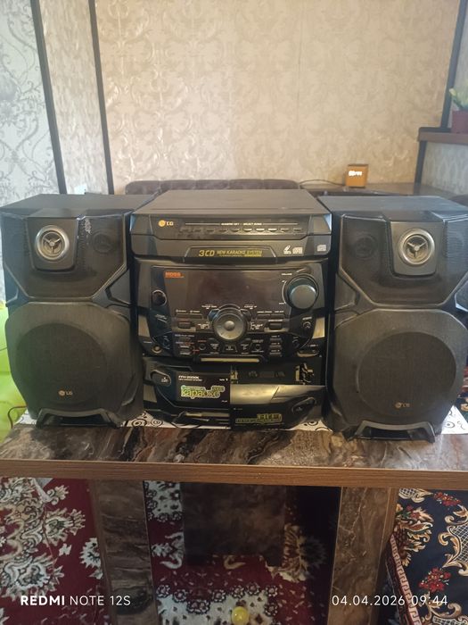 музыкальный .центр "LG"