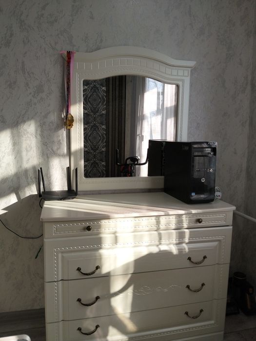 Продам спальный гарнитур