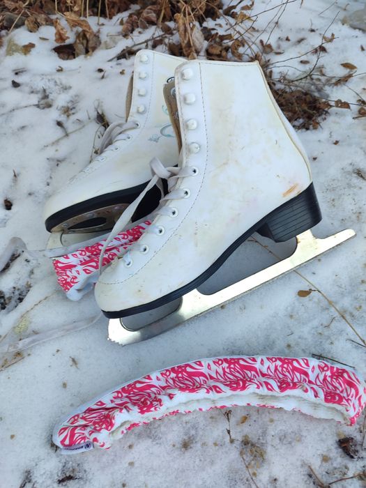 Продам фигурные коньки