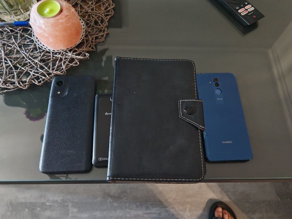 Телефони за части