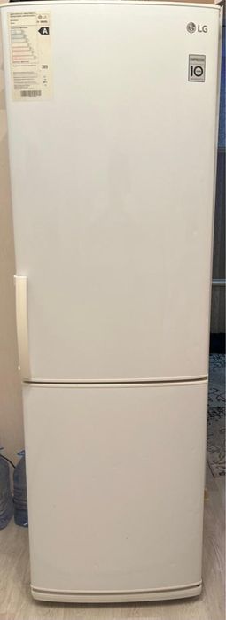 Холодильник, дорожка, парта сатылады