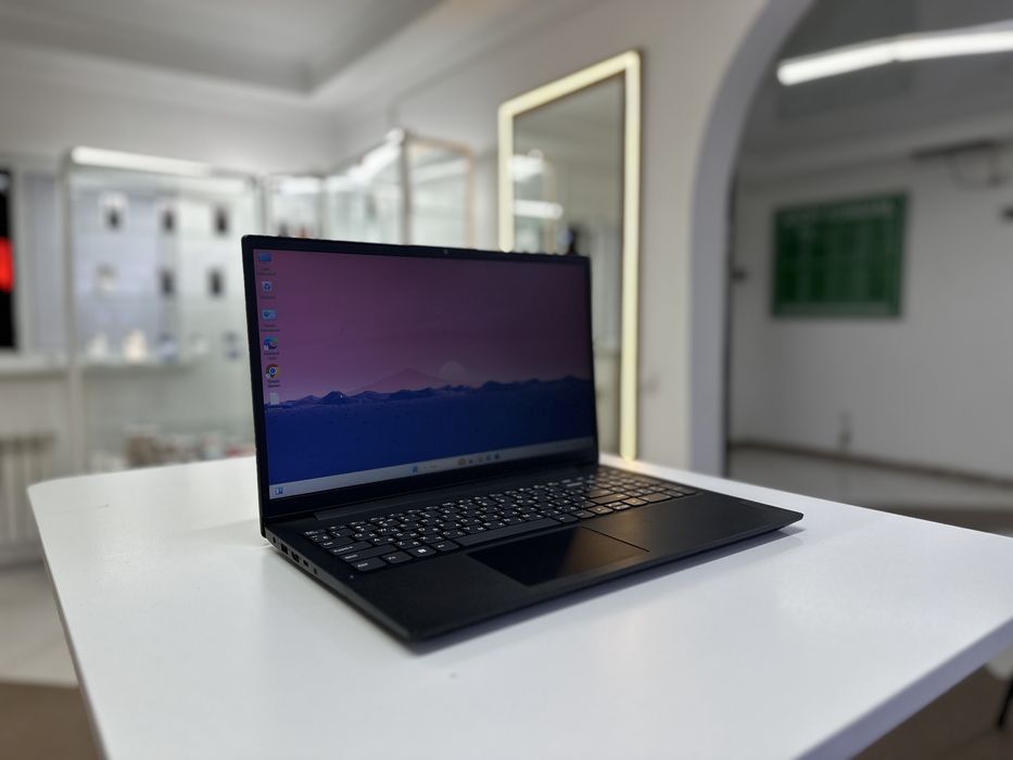 Ноутбук Lenovo.