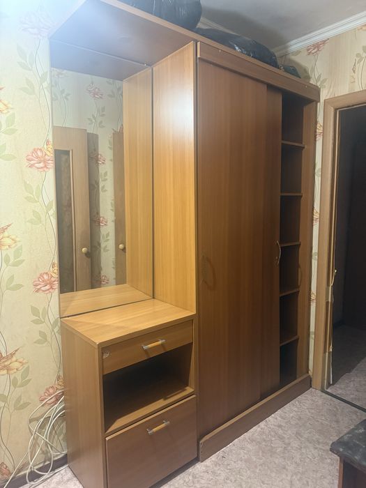 Шкаф в прихожей