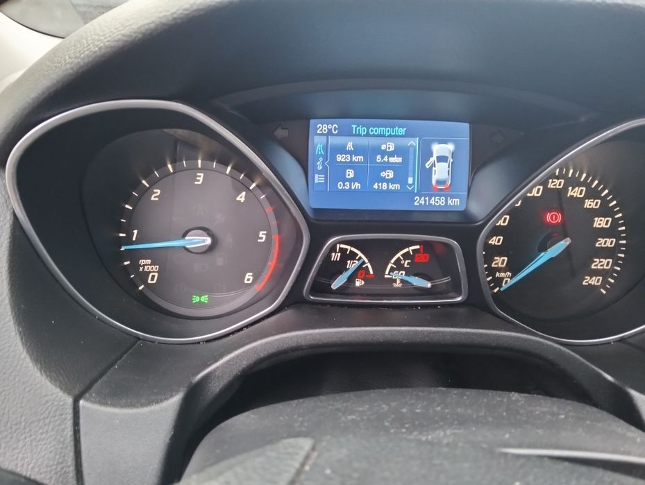 Vând schimb Ford focus