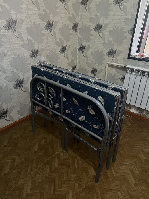 Продажа железная  кровать раскладная б/у