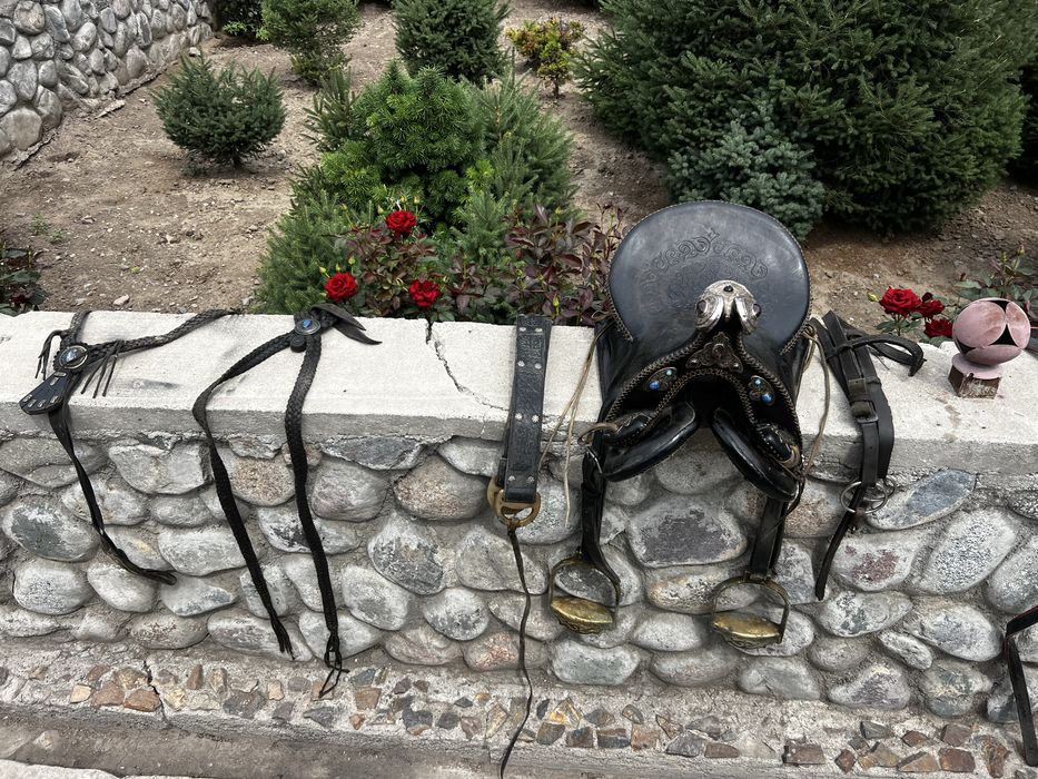 Седло коженное.