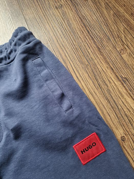 Страхотно мъжко спортно долнище HUGO BOSS , размер S ново с етикет