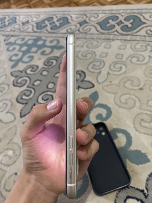 Продам айфон 11 белый