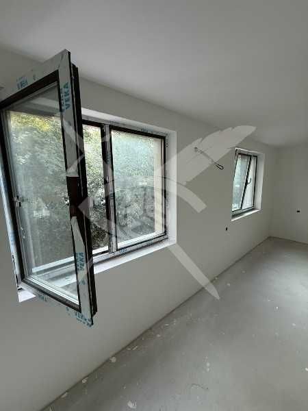 Продава се Четиристаен апартамент в Асеновград - 160 кв.м за 1554 €/кв.м - Снимка #6