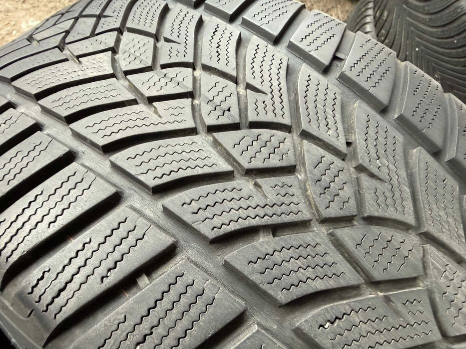 2x Anvelope iarna 235/50 r17 M+S - GoodYear Ultra Grip Performance gen