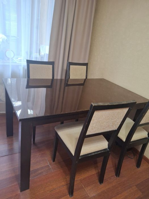 Продам стол обеденный